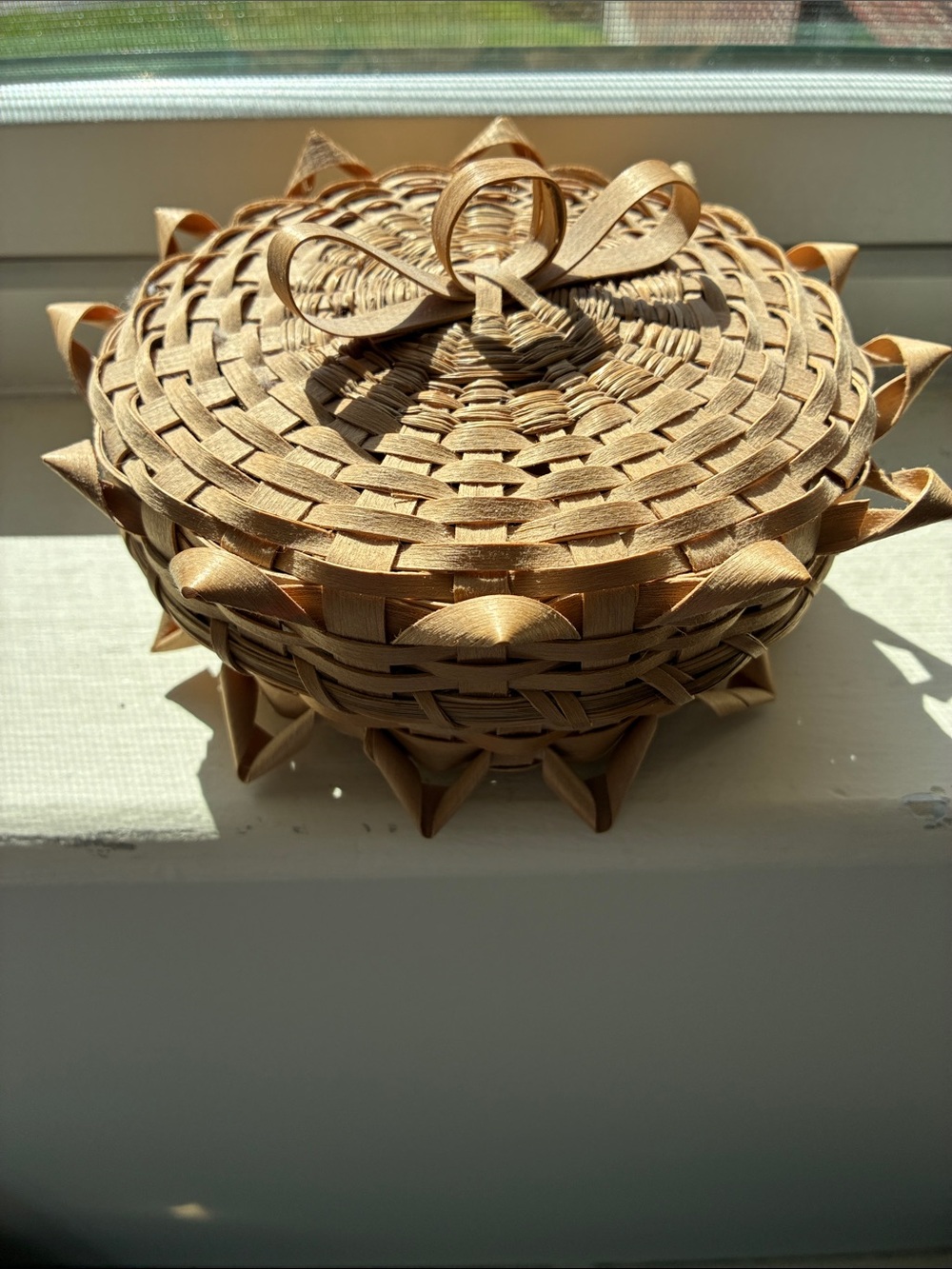 Cape Breton Iskand, Niva Scotia Mi’kmaq small hand made basket, 20th century